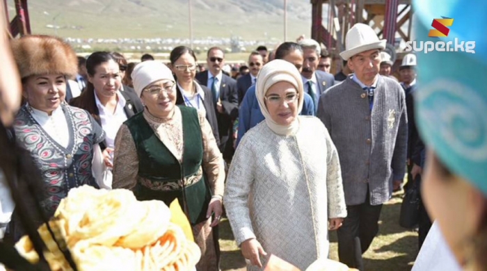  Эрдогандын аялы Кырчында унаа тыгынында калганы үчүн күнөөлүүлөр жазаланат