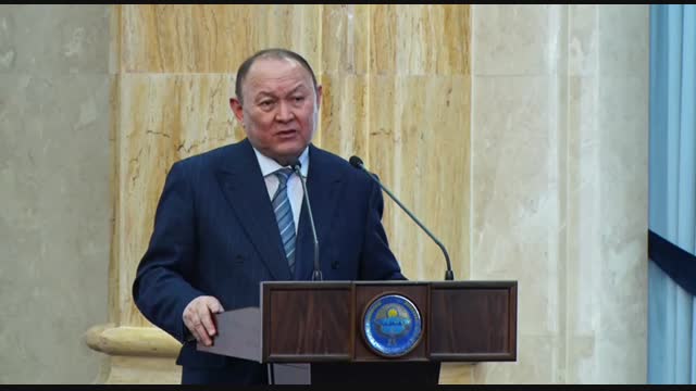 Акылбек Жапаров Бишкекке сырттан унаа киргизбөөнү сунуштады