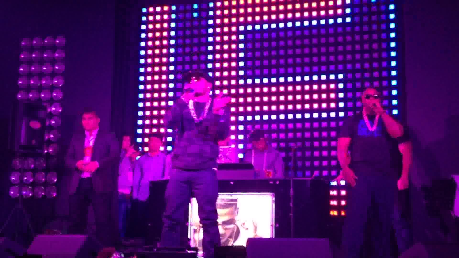 Nelly Бишкектеги  "BARSUK" түнкү клубунда  6.11.13 