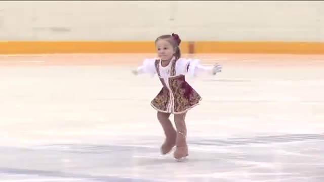 3 жаштагы фигуристка
