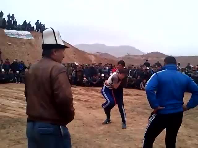 Кыргыз жигиттеринин күрөшү