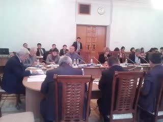 Урмат Усеновду депутаттар Феликс Кулов жана Дастан Бекешов макташты