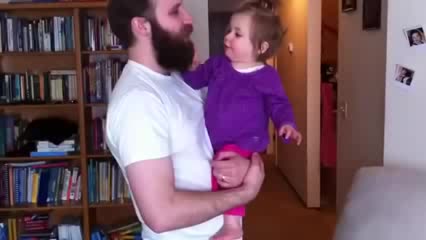 Кызы атасын сакалы жок тааныбай коюп...)