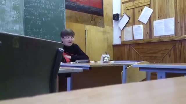 Сабак учурунда: Подъем, уснула, да? 