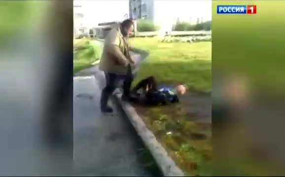 11 жаштагы баланы чоң киши анын шылдыңы үчүн сабады