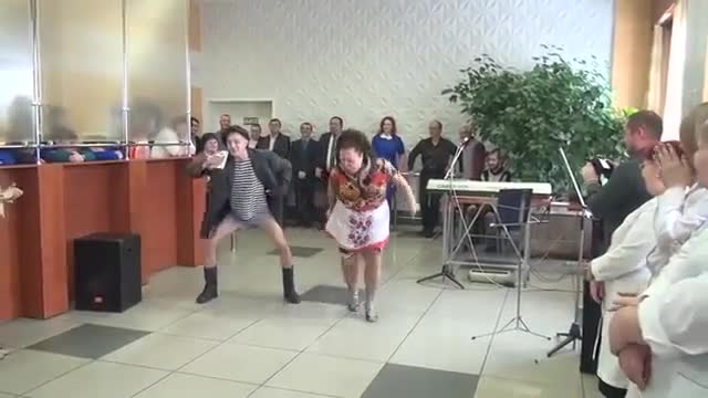 Бир аз болсо да көрүп, жылмайып коюңуз!
