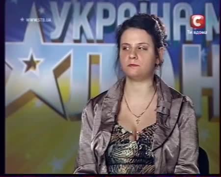Көзү көрбөгөнү менен үнү ажайып