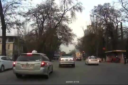 Бишкектеги бетпак таксист менен уруш (цензурасыз)