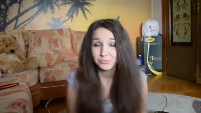 11 ырды 3 мүнөттө ырдап койгон сулуу кыз