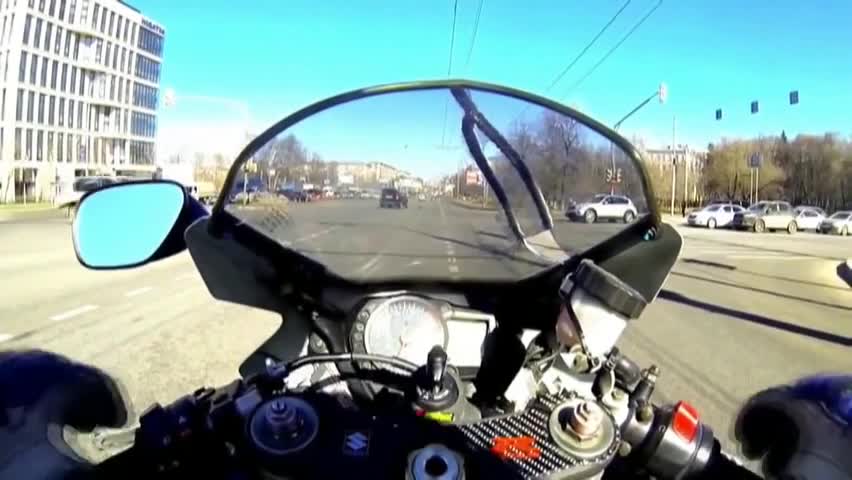 Байкер жогорку ылдамдыкта авария болду