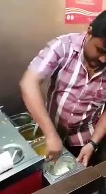 Эми укмуш тамак жасайт экен...