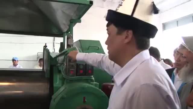 "Өнүгүү-Прогресс" бут кийим заводун ачты 