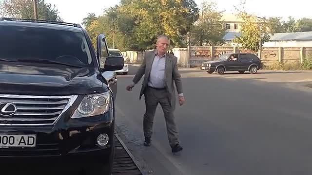 Мэрияда иштеген Александр Ведь милиция кызматкерлерин коркутту