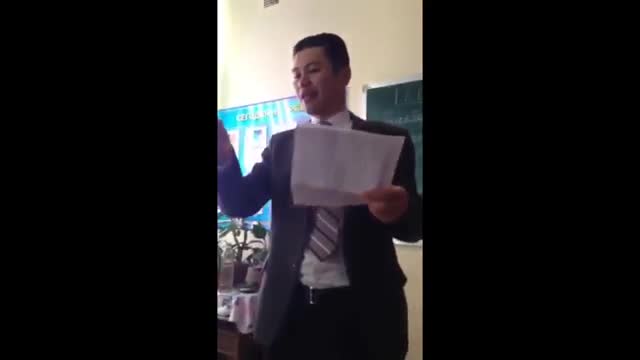Казак мугалими тарых сабагында рэп окуду