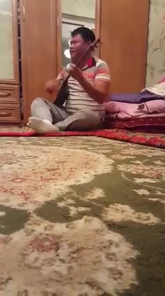 Кайсы тилде ырдап жатат?