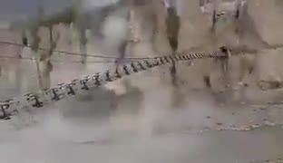 Жер титирөөдөн кийин Пакистанда жер көчкү болду