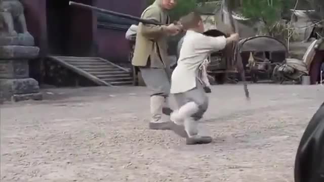 Жеки Чанды Шаолиндеги бала окутат экен