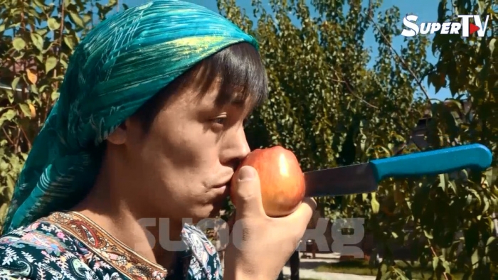  Жылмайып коюңуз. Кайненеден бөлүнүп жашайм деген келинди эмне күтөт?