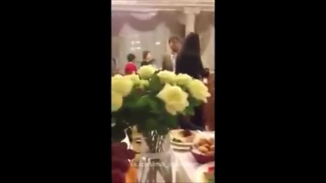 Жигитинин үйлөнүү тоюна келип калган кыз чаң салды