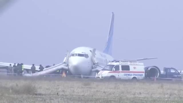 Оштун аэропортунда кырсыкка кабылган учактын видеосу жана уча албай турган жүргүнчүлөр