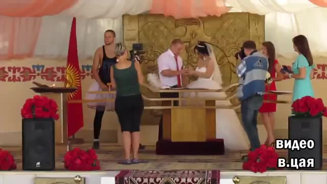 Юбка кийген "дружок" ))