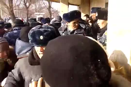 Мушташ, ызы-чуу жана милиция