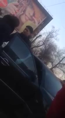 Алсыз эркек аялга кол көтөрөт (сөгүнгөн сөздөр бар)