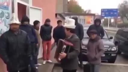 Көчө акыны )