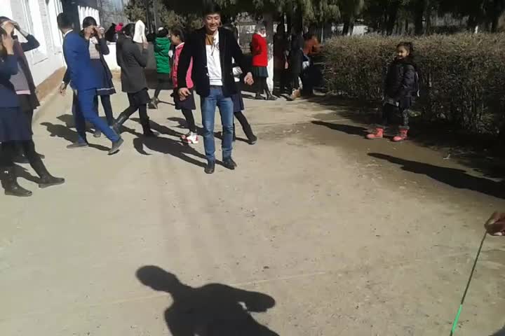  11-класстагылар секирмей ойношот. 2-бөлүк