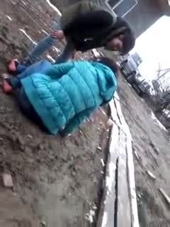Эркектерден да кыздардын "разборкасы" күч болду го! (сөгүнгөн сөздөр бар)