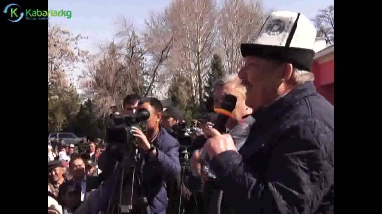 Сариев менен Бекназаров Үзөңгү-Кууш боюнча айтыша кетишти
