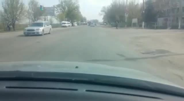 Кант шаарында оңдоо үчүн тешилген жол айдоочуларды нааразы кылууда