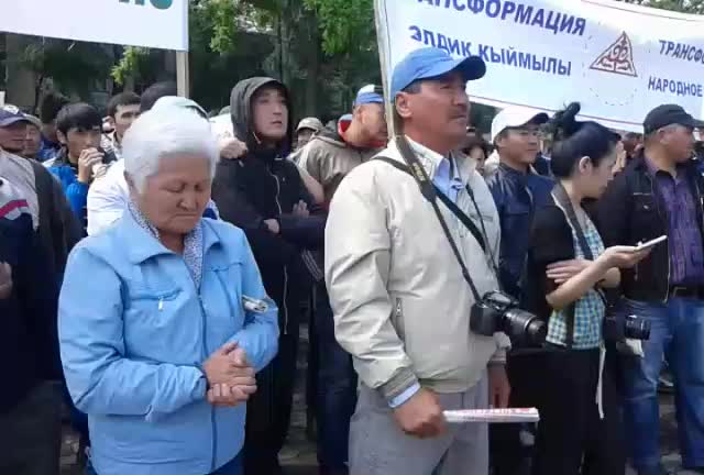 Митингчилер депутаттарга нааразы