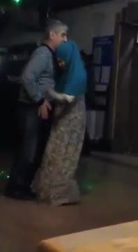 Хиджабчан кыз "отжигает" ))