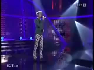 Кончита Вурст грим жана сакалы жок  аткарган ыры (Томас кези)