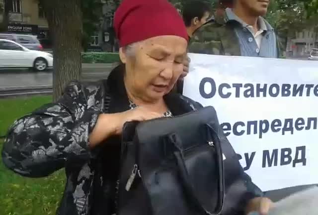 Мендешовдун апасы да бүгүн өзүнө өрт коюуга даярданууда