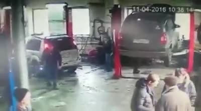 Унаа оӊдоочу жайдагы окуя