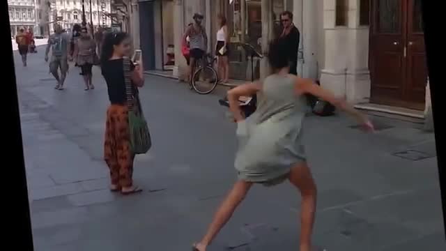Балерина чыдабай кетип бийлеп жиберди