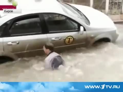 Сууга түшүп кетти