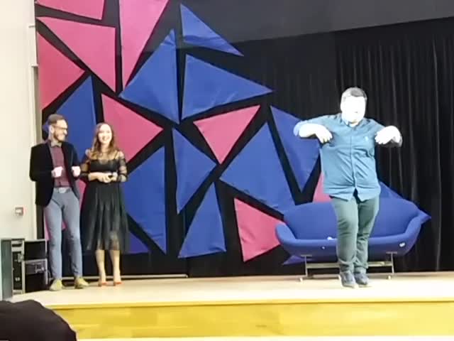 Жека "Like show" фестивалында залды жарды