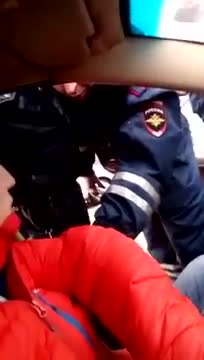 МАИ кызматкерлери 1-топтогу майыптын протезин сындырып салышты