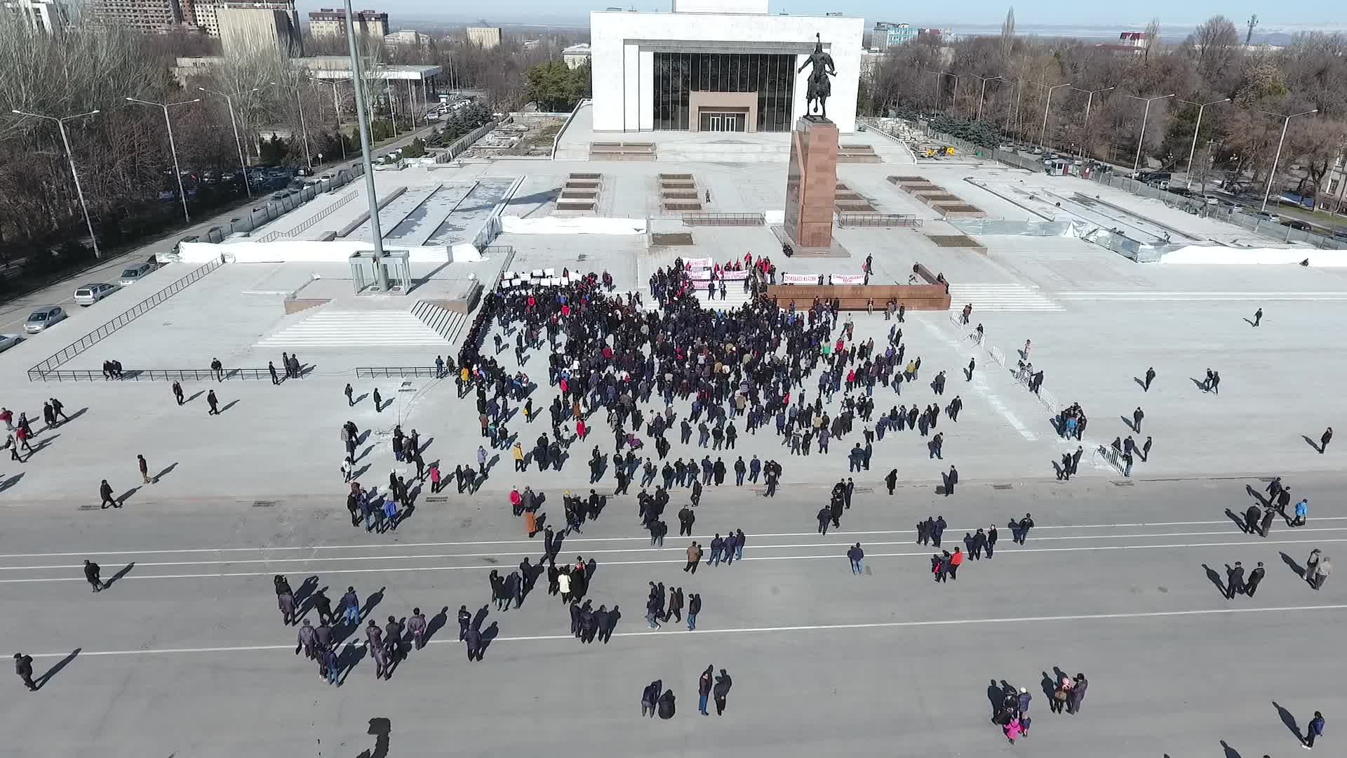 "Ала-Тоо" аянтындагы митинг бийиктиктен-1