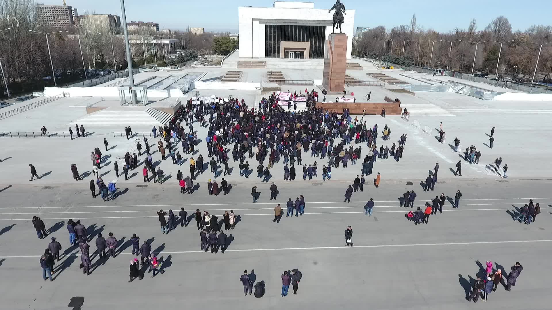 "Ала-Тоо" аянтындагы митинг бийиктиктен-2