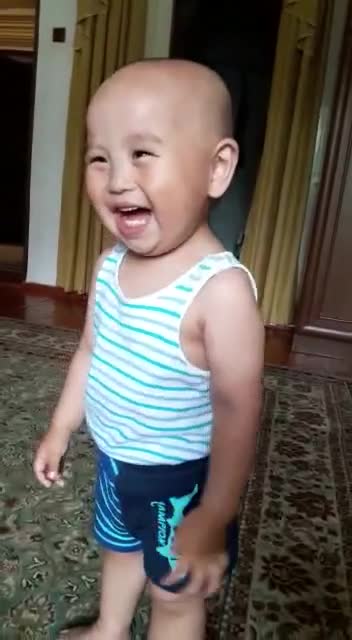 Чоң үйдөгүлөр каткырса, кичине үйдөгүлөр жылмаят беле?