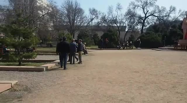  Садыр Жапаровду колдогондор митингге чогулушууда