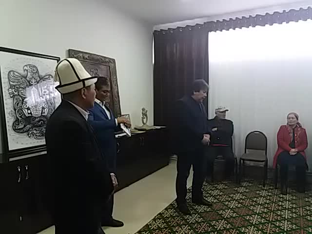 Садык Шер-Нияз сүрөт көргөзмөсүндө. 25.03.2017.