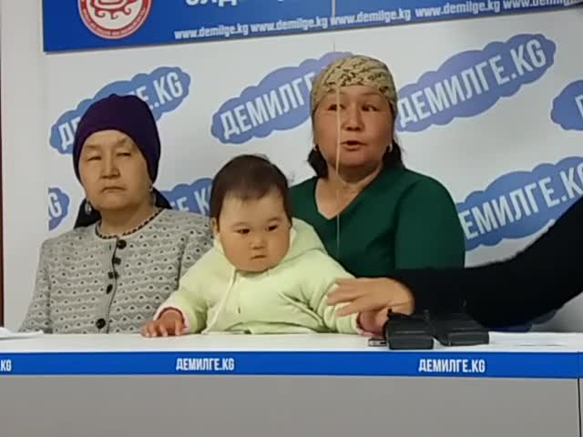 Садыр Жапаровду колдоо митингинде уулум бейкүнөө жерден камалып кетти