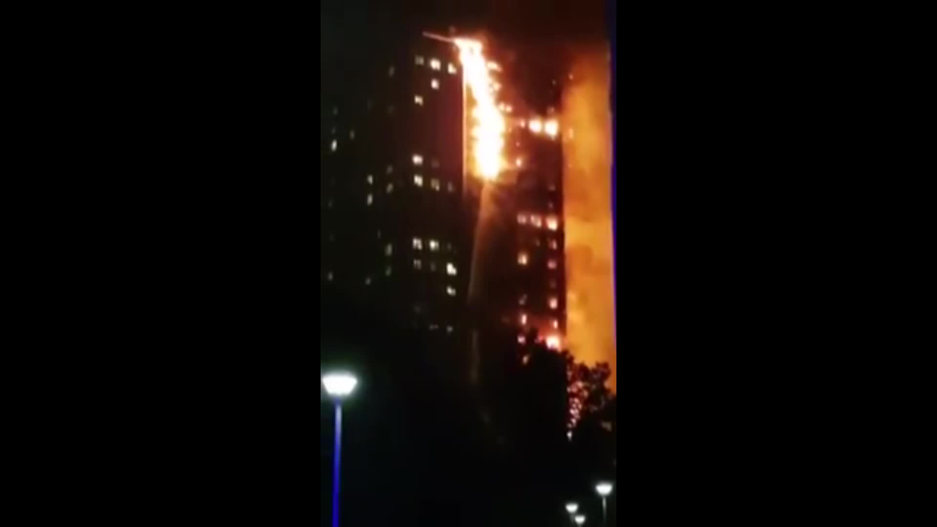 Лондондогу 27 кабаттуу үй өрттөнүп, кулап калуу коркунучу жаралды (2)