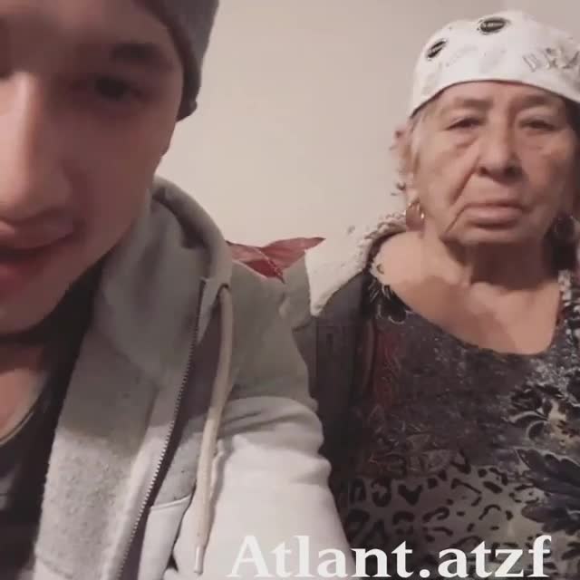 Казакстандык 78 жаштагы ардагер небересин менен рэп айтып чыкты