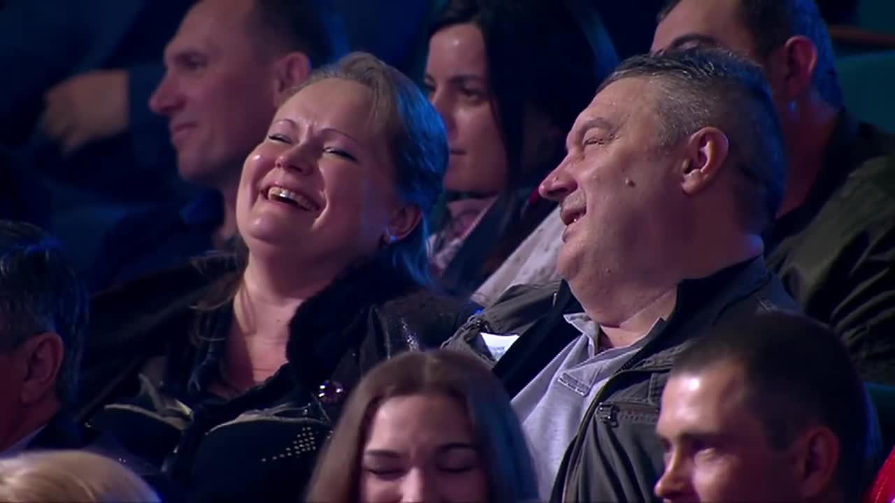 Пластикалык хирургга кезекте отурганда